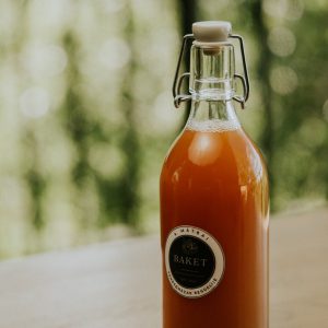Préselt termelői almalé (0,5 l üvegben)